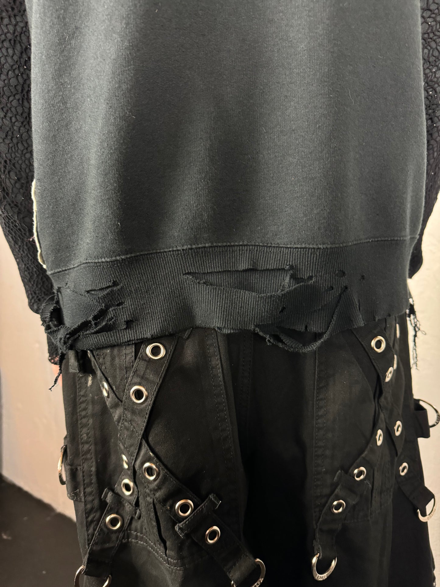 VONAUDY DISTRESSED GRAPHIC ZIP-UP