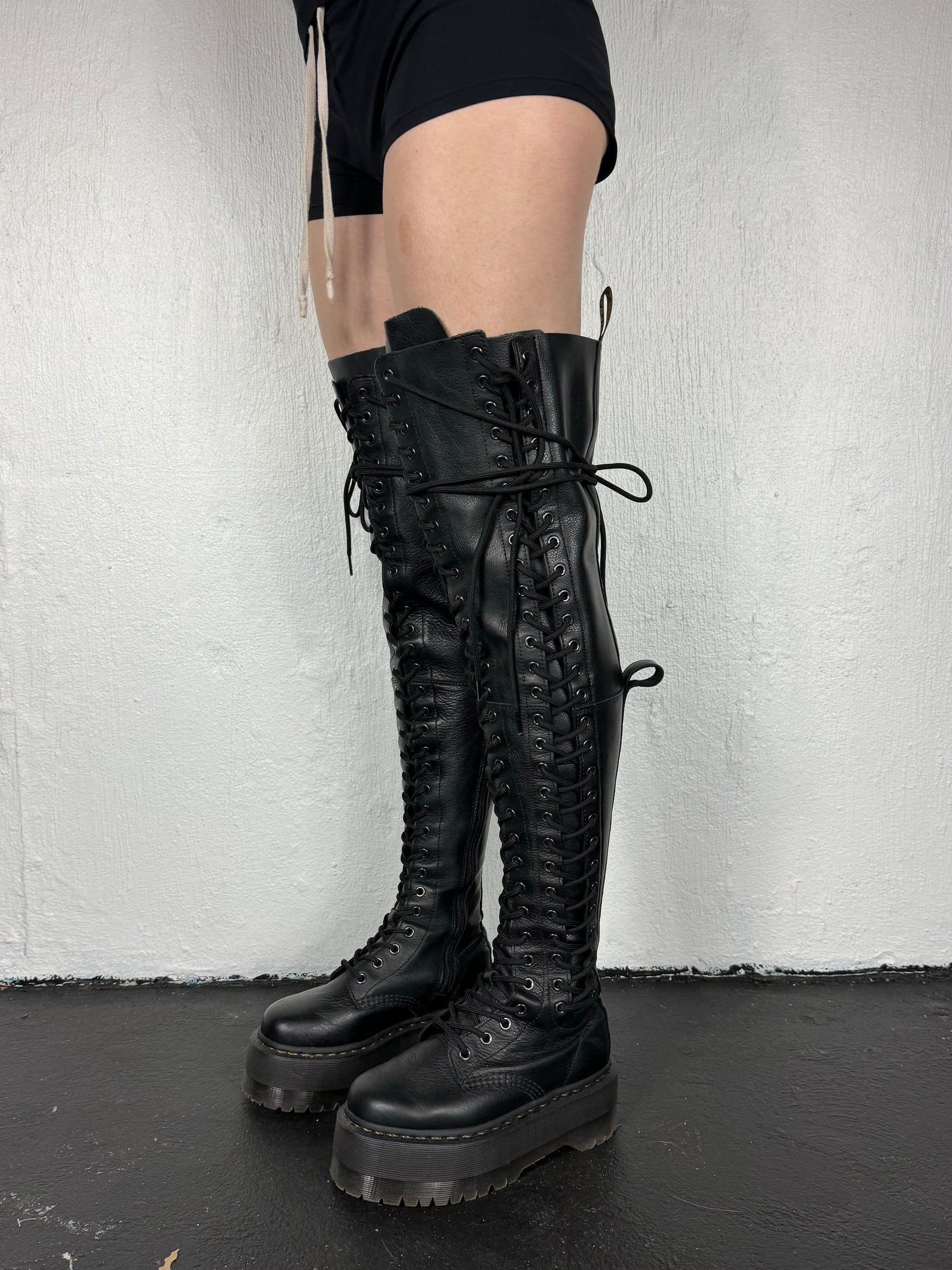 Thigh high dr martens discount